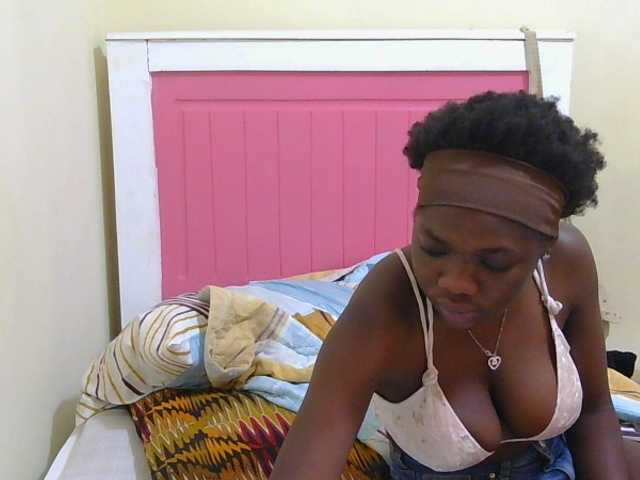Arriana live cam on BongaCams
