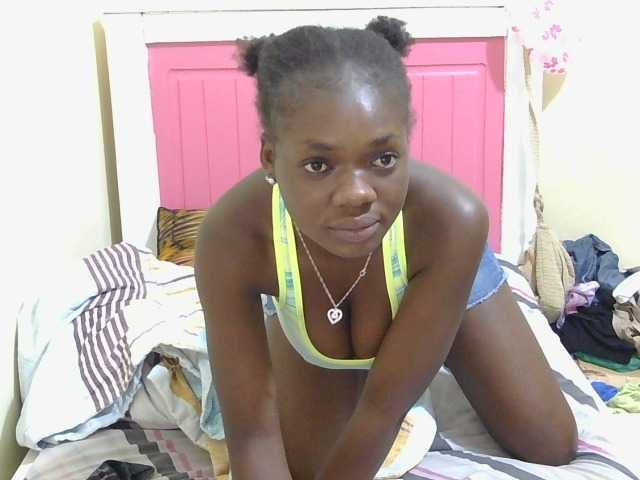 Arriana live cam on BongaCams