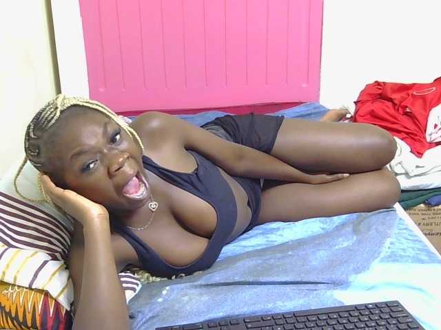 Arriana live cam on BongaCams