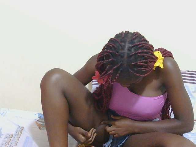 Arriana live cam on BongaCams