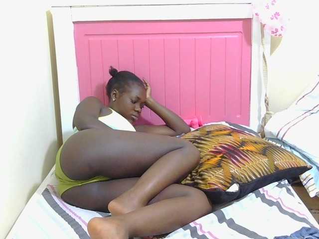 Arriana live cam on BongaCams