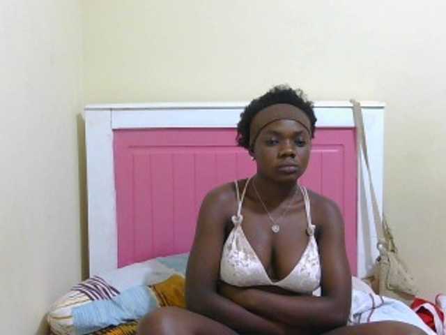 Arriana live cam on BongaCams