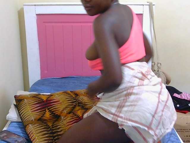 Arriana live cam on BongaCams