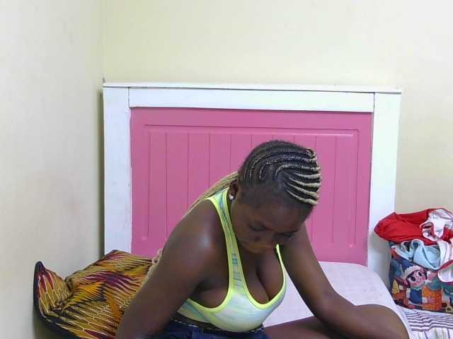 Arriana live cam on BongaCams
