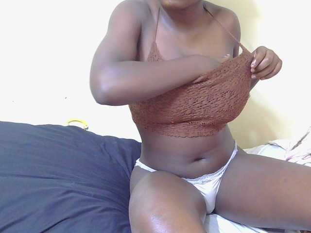 Arriana live cam on BongaCams