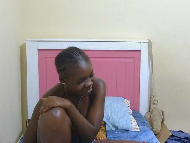 Arriana live cam on BongaCams