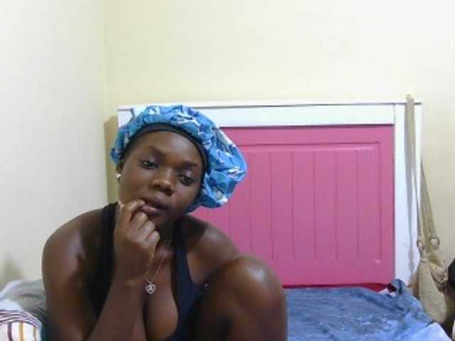 Arriana live cam on BongaCams