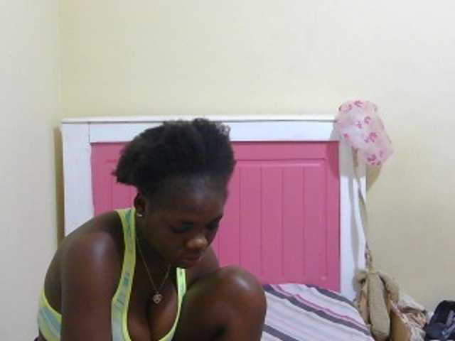 Arriana live cam on BongaCams
