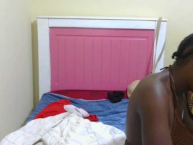 Arriana live cam on BongaCams