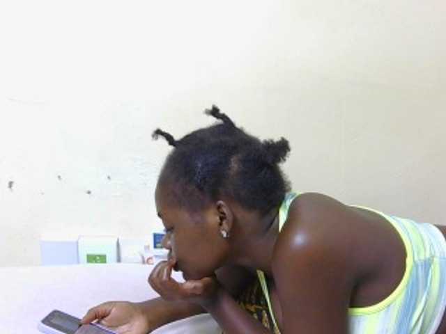 Arriana live cam on BongaCams