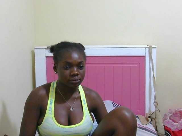 Arriana live cam on BongaCams