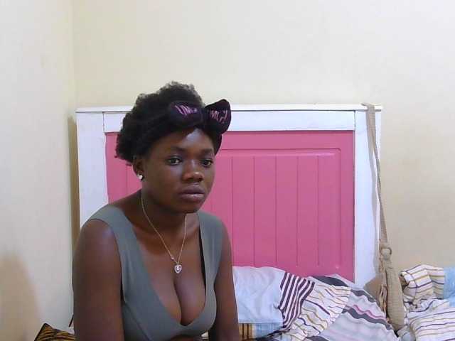 Arriana live cam on BongaCams