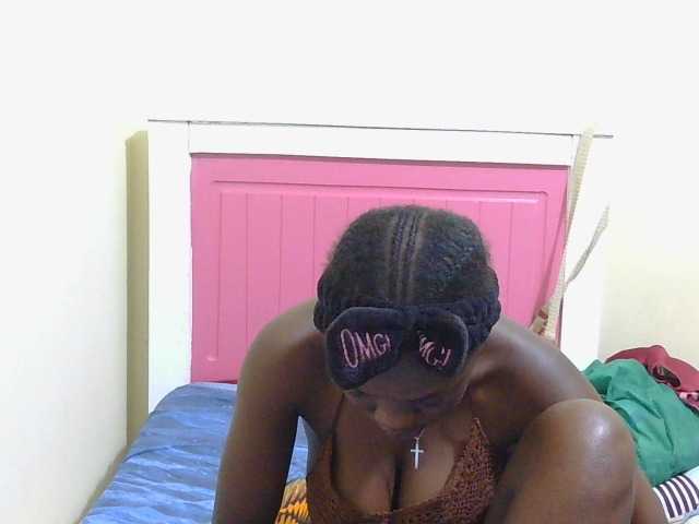 Arriana live cam on BongaCams