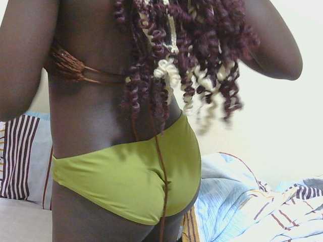 Arriana live cam on BongaCams