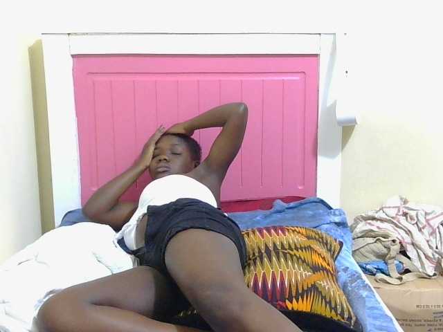 Arriana live cam on BongaCams