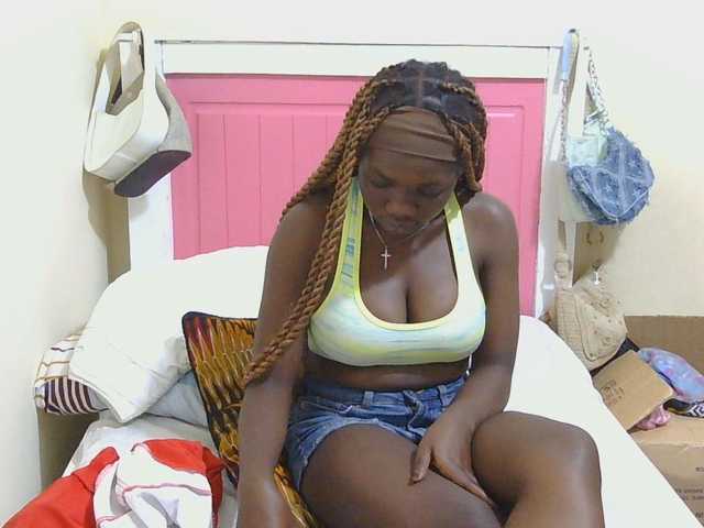 Arriana live cam on BongaCams