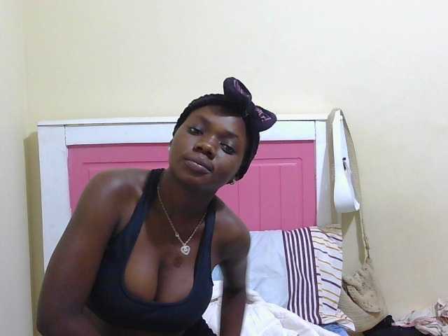 Arriana live cam on BongaCams