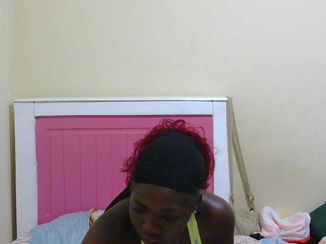 Arriana live cam on BongaCams