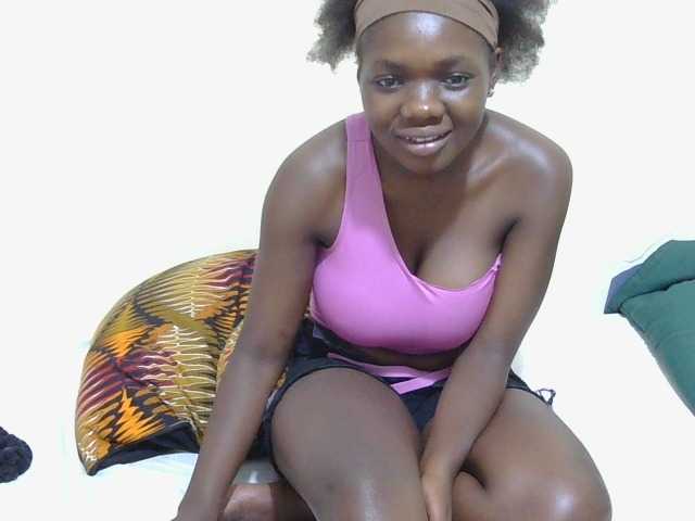 Arriana live cam on BongaCams