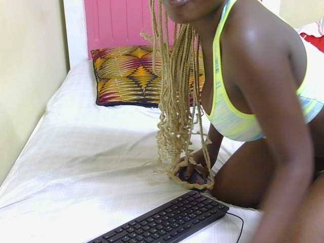 Arriana live cam on BongaCams