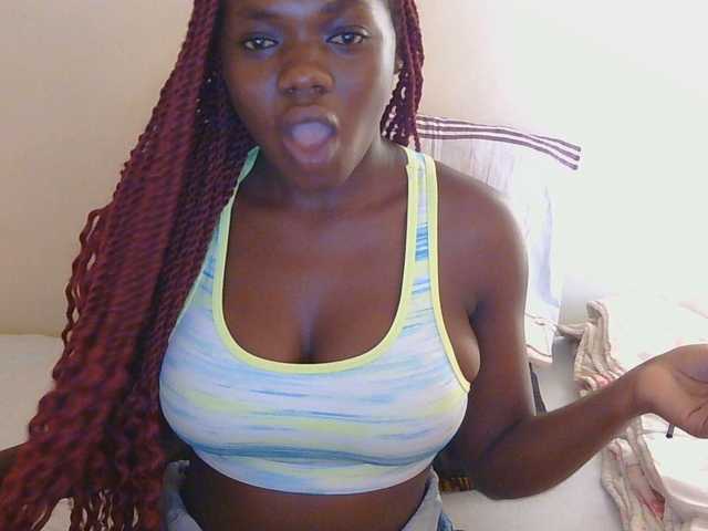Arriana live cam on BongaCams