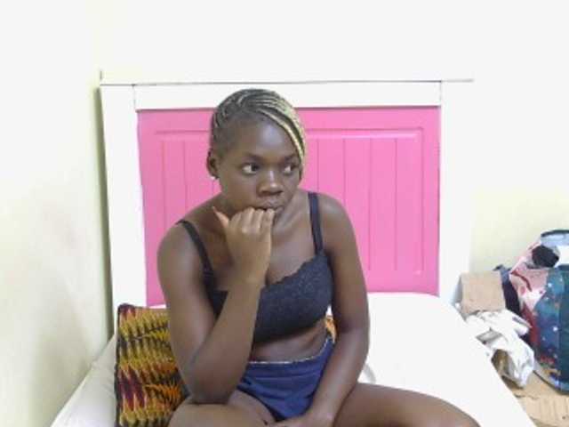 Arriana live cam on BongaCams