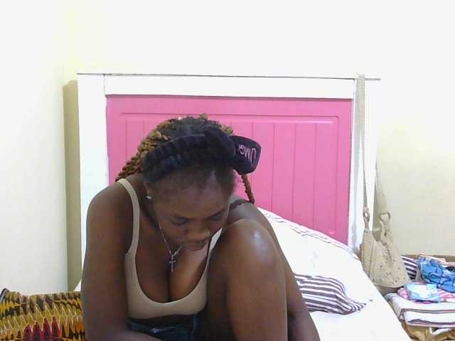 Arriana live cam on BongaCams