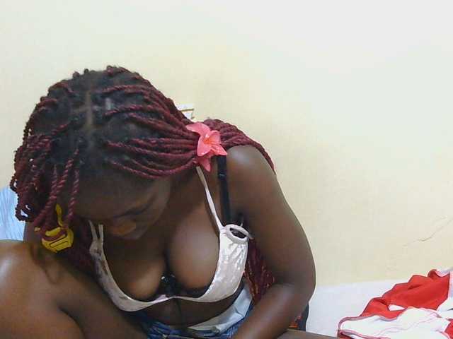 Arriana live cam on BongaCams