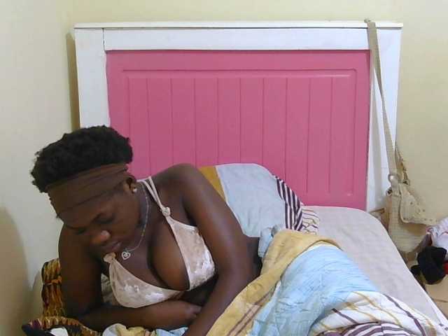 Arriana live cam on BongaCams