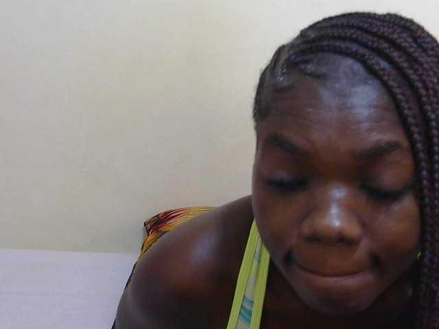 Arriana live cam on BongaCams