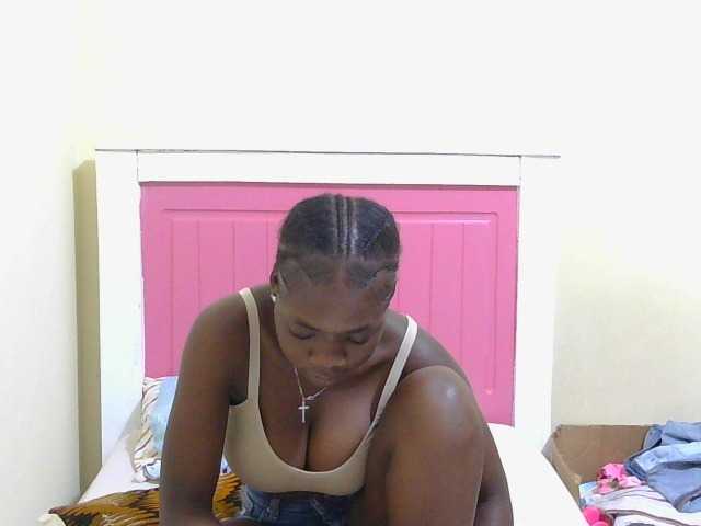 Arriana live cam on BongaCams