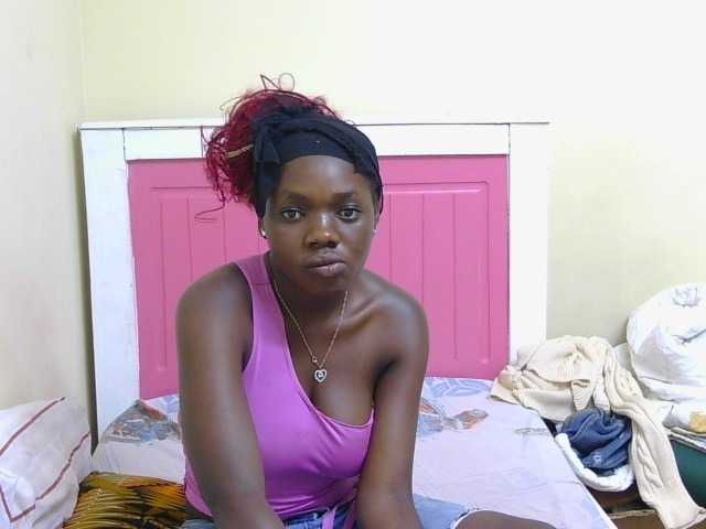 Arriana live cam on BongaCams