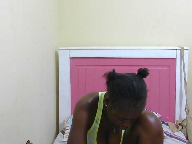 Arriana live cam on BongaCams