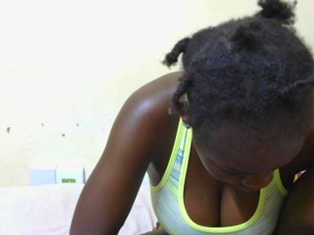 Arriana live cam on BongaCams