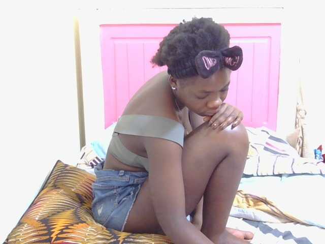Arriana live cam on BongaCams