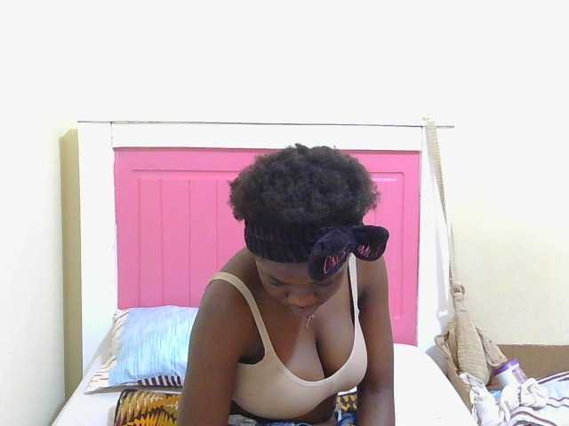 Arriana live cam on BongaCams