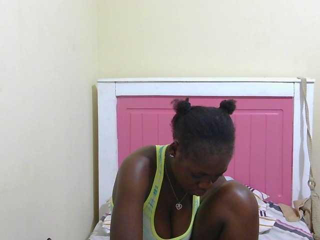 Arriana live cam on BongaCams