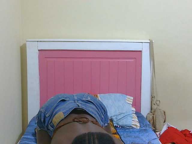 Arriana live cam on BongaCams