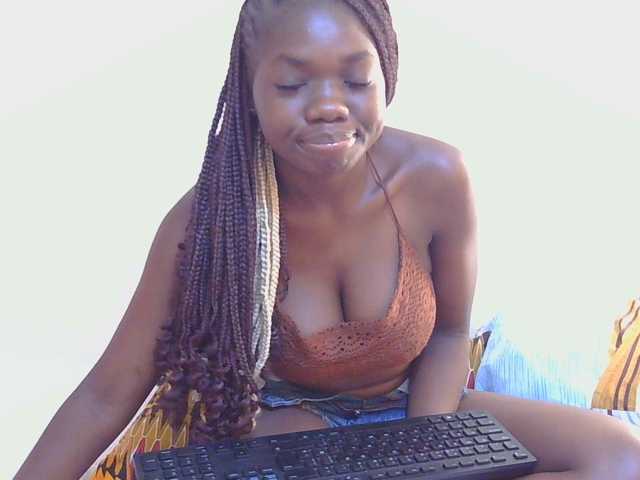 Arriana live cam on BongaCams