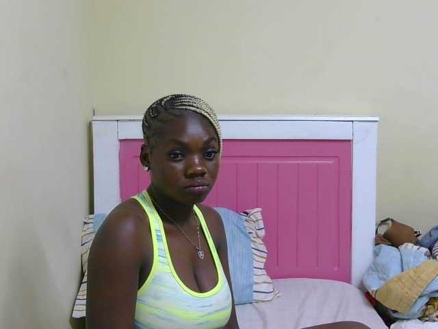 Arriana live cam on BongaCams