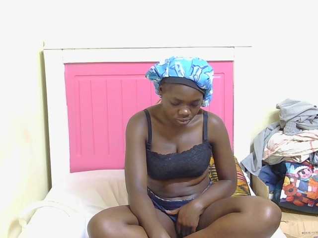 Arriana live cam on BongaCams