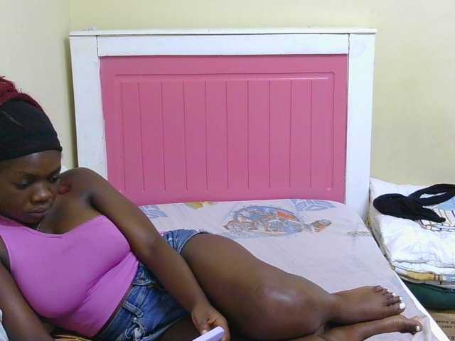 Arriana live cam on BongaCams