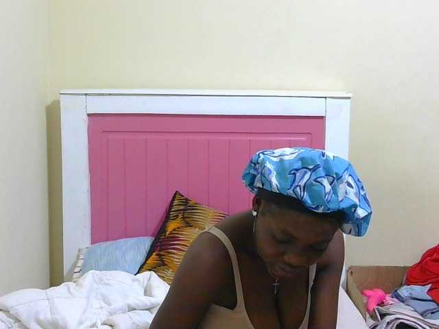 Arriana live cam on BongaCams