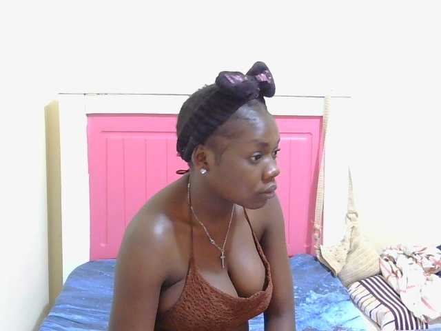 Arriana live cam on BongaCams