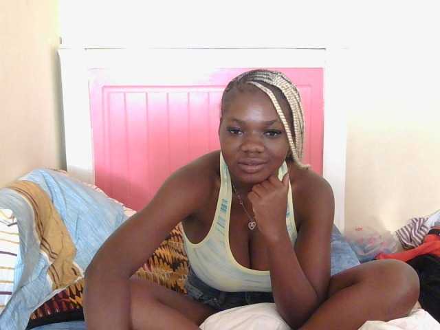 Arriana live cam on BongaCams