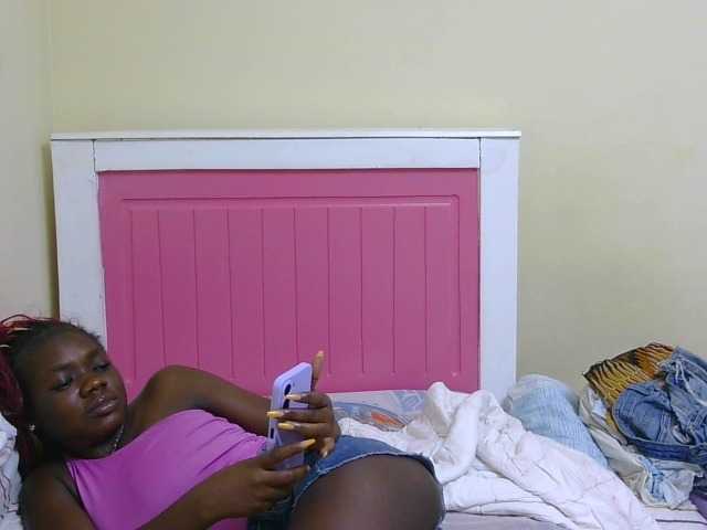 Arriana live cam on BongaCams