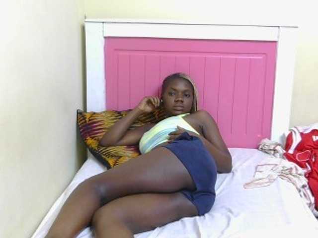 Arriana live cam on BongaCams