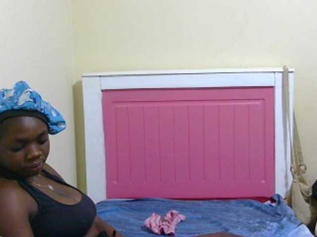 Arriana live cam on BongaCams
