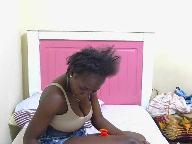 Arriana live cam on BongaCams