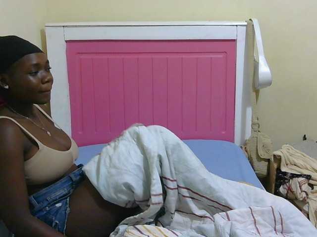 Arriana live cam on BongaCams